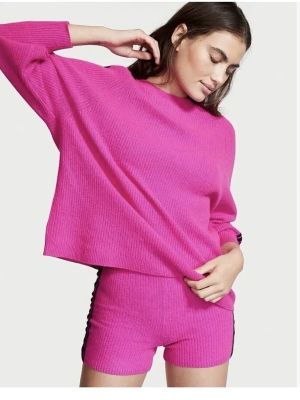 NWT..VICTORIA SECRETS CASHMERE SWEATER&SHORT SET..🔥